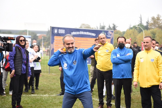 Bursa’da 250 bin çocuk sahaya iniyor