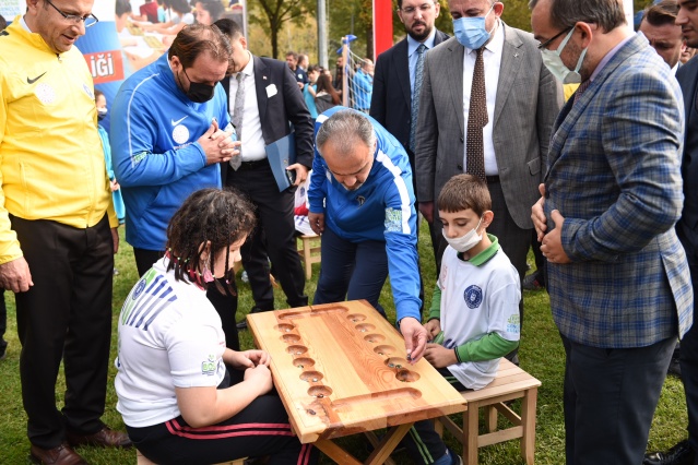 Bursa’da 250 bin çocuk sahaya iniyor