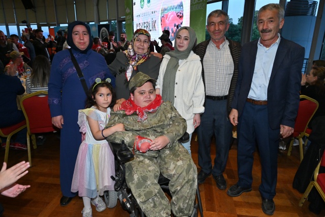 Bursa'da Engelli Gençler Üniforma Giymenin Heyecanını Yaşadı