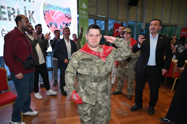 Bursa'da Engelli Gençler Üniforma Giymenin Heyecanını Yaşadı