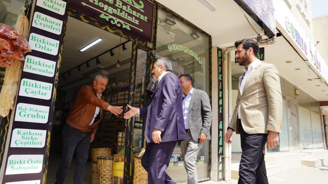 Başkan Yılmaz 1 Ayda 15 Mahalleyi Ziyaret Etti