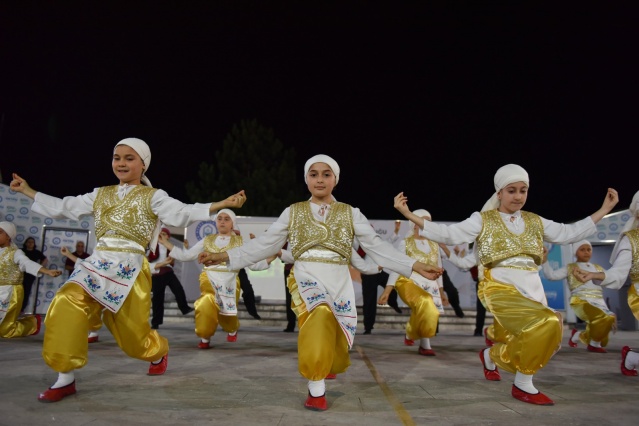 Yıldırım’da ‘Erguvan Zamanı’ Coşkusu
