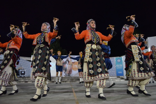 Yıldırım’da ‘Erguvan Zamanı’ Coşkusu