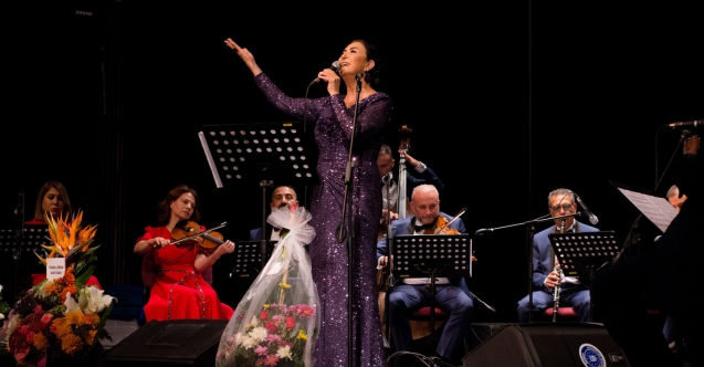 Melihat Gülses sevilen şarkıları seslendirdi