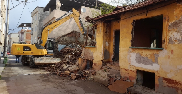 Osmangazi metruk binalardan temizleniyor