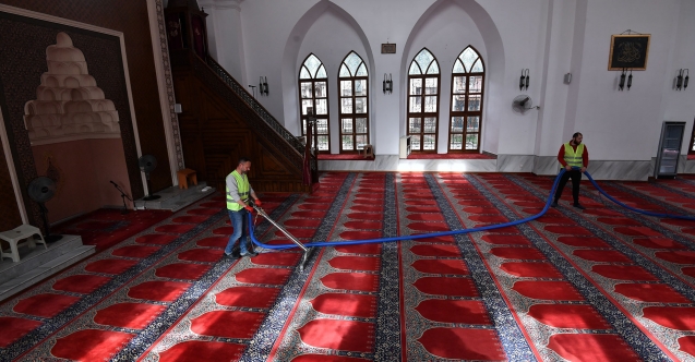 Osmangazi’nin Camilerinde Ramazan Temizliği