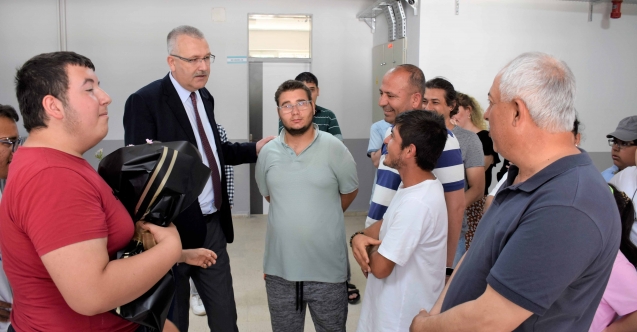 Karacabey’de eğitime destekler sürüyor
