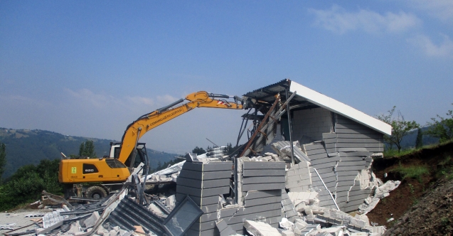 Uludağ eteklerinde kaçak yapı operasyonu