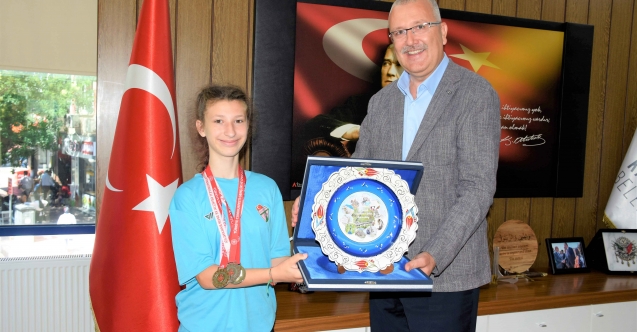 Başkan Özkan ‘şampiyonları’ ağırladı
