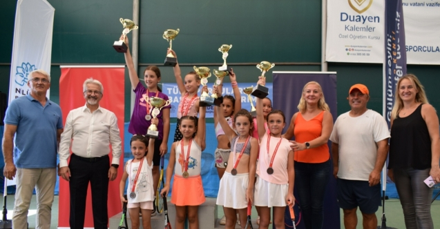 Miniklerin tenis heyecanı