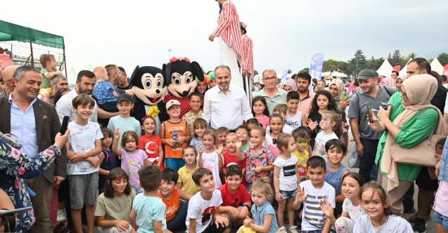 Zafer coşkusu göklere yansıdı