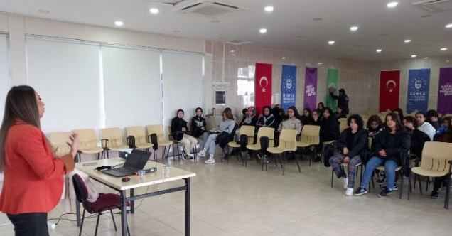 Bursa'da liseli gençler Büyükşehir kampında motive oluyor