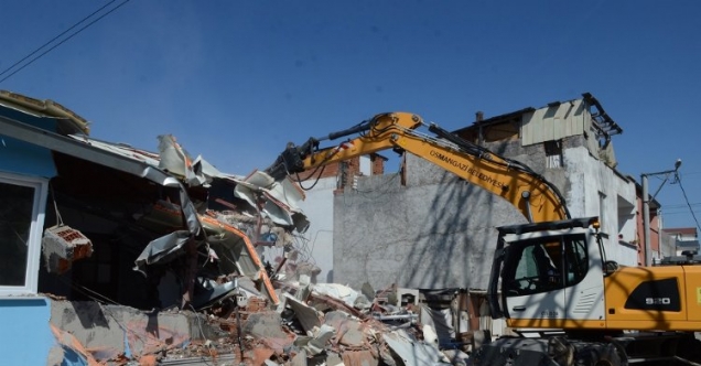 Osmangazi'de 200'e yakın kaçak ve metruk bina yıkıldı