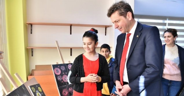 Osmangazi'nin 'Bilgi Evi'den renkli sergi