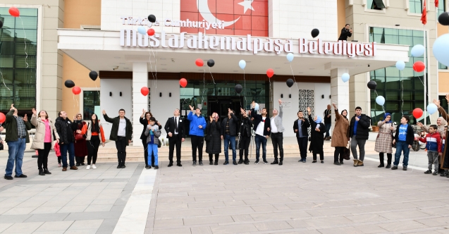 2 Nisan Otizm Farkındalık Gününde Balonlar Deprem Bölgesi İçin Havaya Salındı