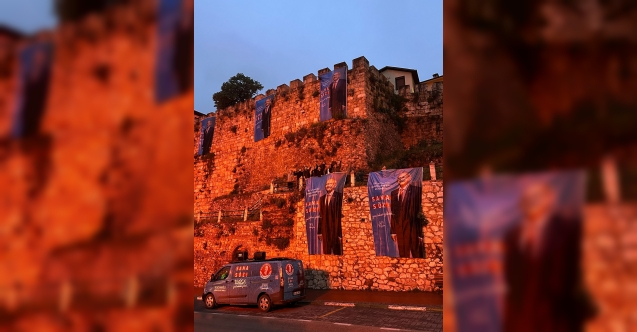 BURSA’DA KILIÇDAROĞLU AFİŞİ ASAN 5 GENÇ GÖZALTINA ALINDI