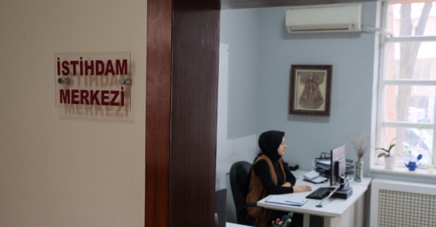 İSTİHDAM MERKEZİ İŞ ARAYAN VE İŞVERENİ BULUŞTURMAYA DEVAM EDİYOR