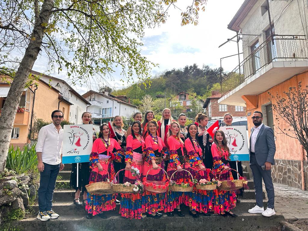 NİLÜFER BELEDİYESİ HALK DANSLARI TOPLULUĞU BULGARİSTAN'DA GÖNÜLLERİ FETHETTİ