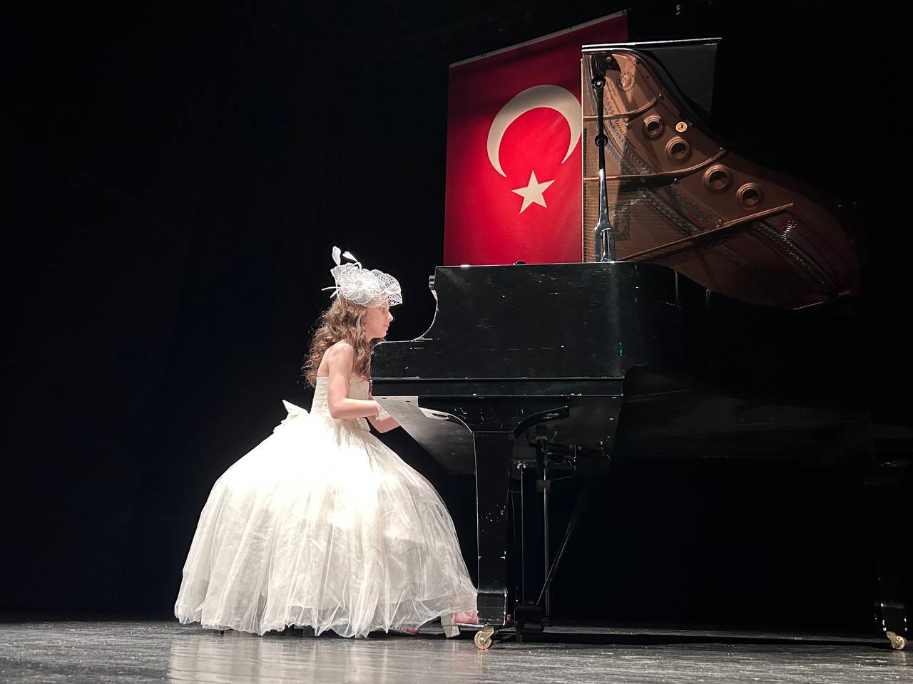 ÖĞRENCİLERDEN MUHTEŞEM KONSER