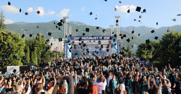 BURSA TEKNİK ÜNİVERSİTESİ 2023 MEZUNLARINI UĞURLADI