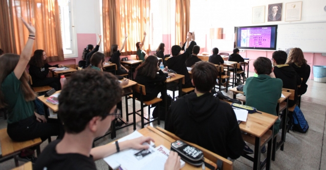 BAKAN TEKİN AÇIKLADI: LİSELERE SINIF TEKRARI GERİ GELİYOR