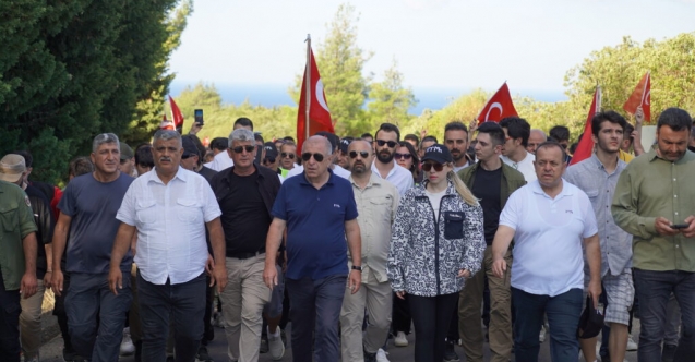 ÜMİT ÖZDAĞ, ÇANAKKALE’DE “ZAFER YÜRÜYÜŞÜ” DÜZENLEDİ