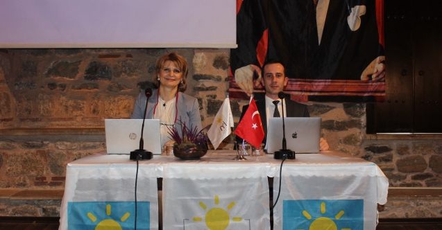 İYİ Parti Bursa'dan 'Kadına şiddetle mücadele' temalı panel