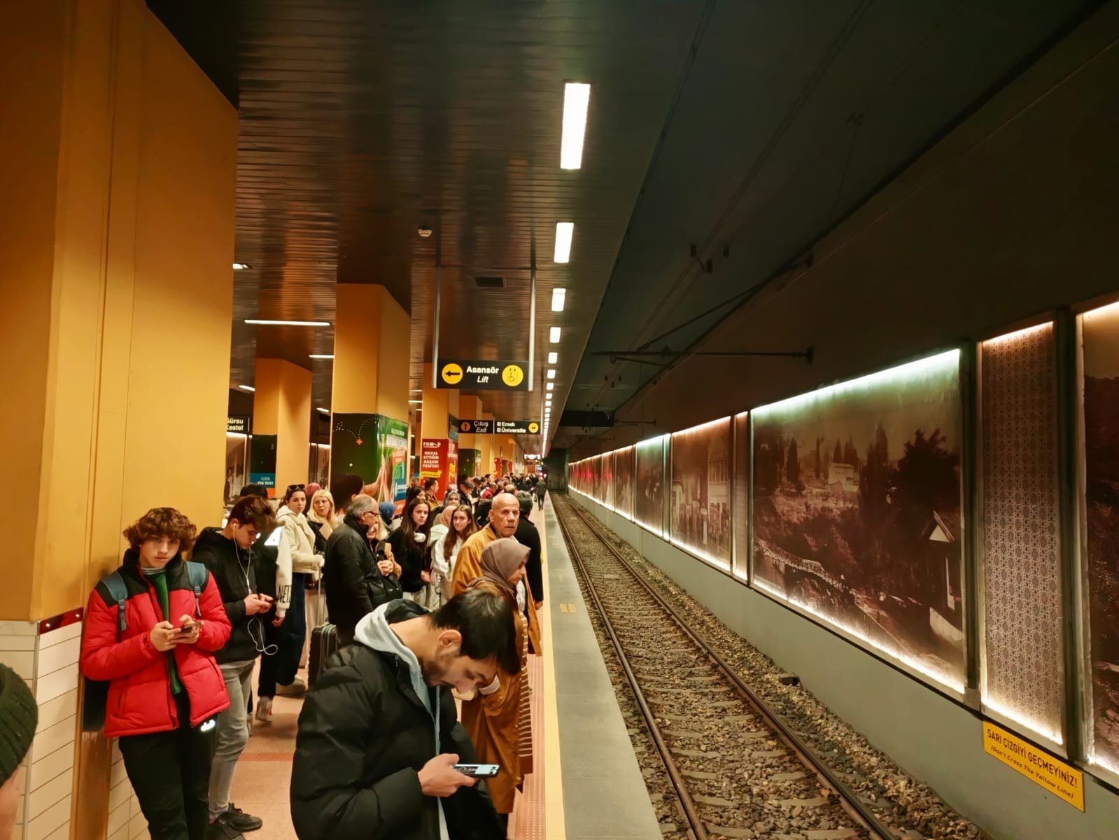 Bursa Emek metrosu seferlerinde aksaklık yaşanıyor