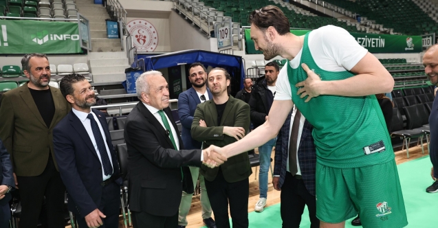 Şadi Özdemir Bursaspor Basketbol Takımı’nı antrenmanda izledi