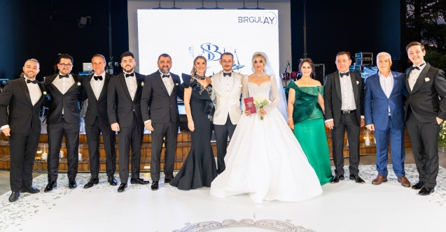 Görkemli düğünle dünyaevine girdiler