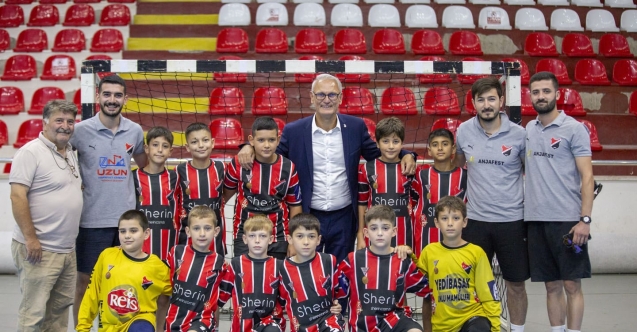 THF Başkanı Uğur Kılıç, Mini Mini Türkiye Hentbol Şampiyonası’nda Oyuncular ile Buluştu