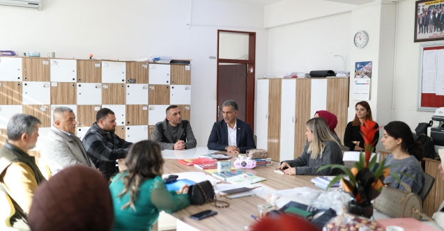 Başkan Deviren öğretmenleri unutmadı