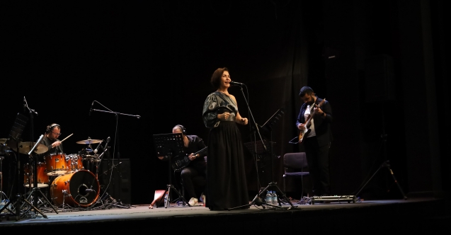 Bursa’da Feryal Öney ile türkü dolu gece