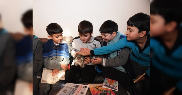 Çocuklara hayvan sevgisi ve kitap okuma alışkanlığı kazandıran buluşma
