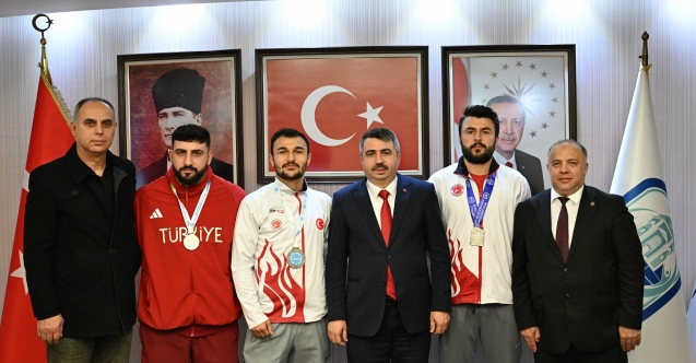 Başkan Yılmaz şampiyonları ağırladı