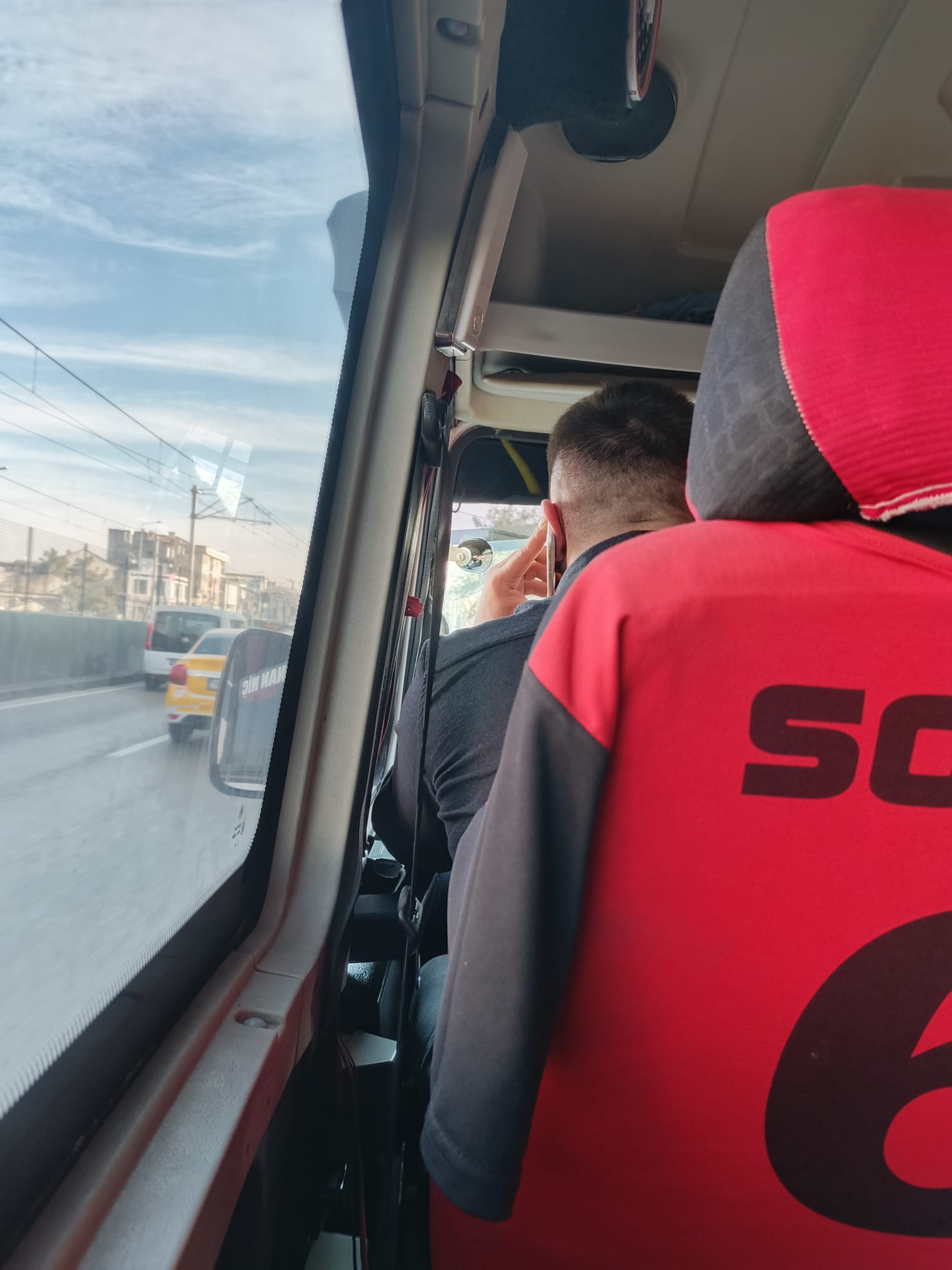 Bursa’da minibüs şoföründen skandal: Hakaret, beddua ve saldırı