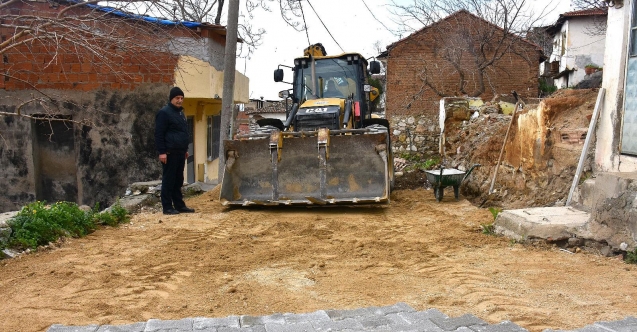 Gemlik'in yolları ve meydanları yenileniyor