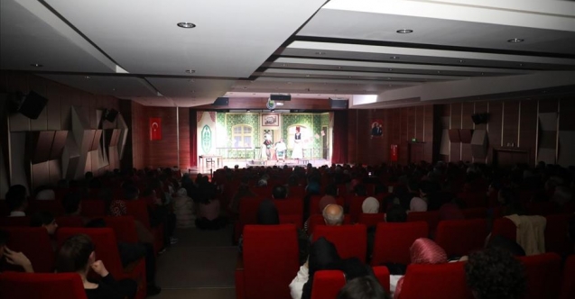 İnegöl'de Tiyatro Heyecanı Dinmiyor: "Hastalık Hastası" Kapalı Gişe Oynadı