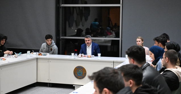 Başkan Yılmaz, sahurda gençlerle buluştu