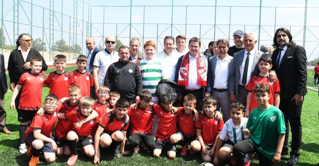 Osmangazi'de yeni futbol sahası hizmete açıldı