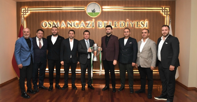 Osmangazi'de şampiyonluk sevinci: Bursaspor kupasıyla geldi