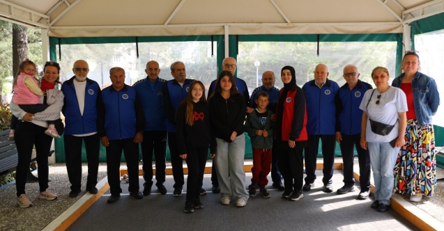 Bursa'da nesiller bocce sahasında buluştu