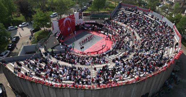 Miniklerin gösterileri İnegöl'de bayram coşkusunu artırdı