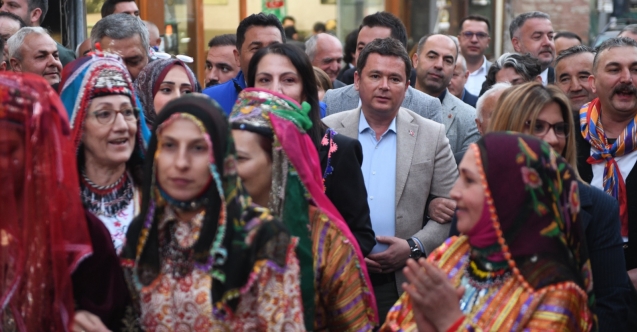 Osmangazi Belediyesi’nden geleneksel kına gecesi: Başkan Aydın katıldı