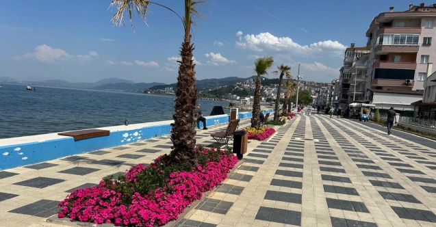 Bursa, Büyükşehir'in çiçeklendirme çalışmalarıyla yeniden canlanıyor
