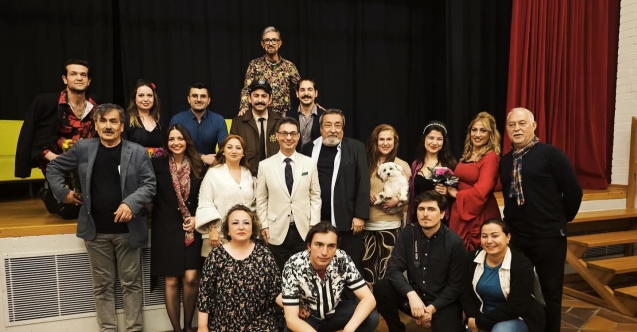Münih’te "Kadıncıklar" tiyatro oyunu ayakta alkışlandı