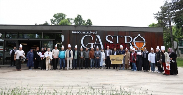 İnegöl'de "Şehir ve Gastronomi" buluşması: Öğretmenler piyaz yapımını öğrendi