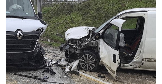İnegöl'de servis minibüsü kaza yaptı: Çok sayıda yaralı