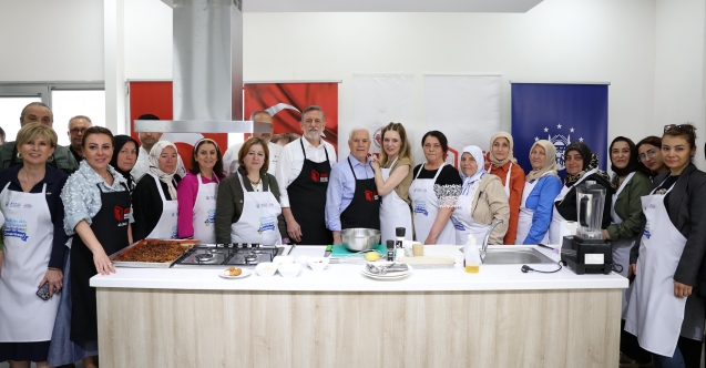 Sağlıklı yaşam için Bozbey çifti mutfakta salata yaptı