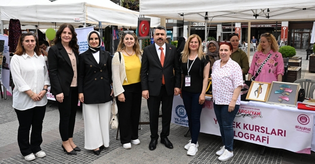 Emir Sultan'ın izinde Geleneksel Erguvan Bayramı kutlandı